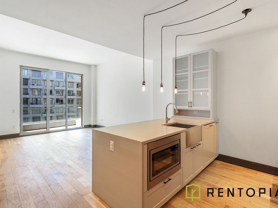 1st image of 10 Montieth St #703C