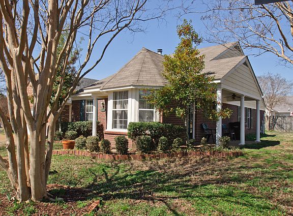 3rd image of 7891 Bentwood Cir