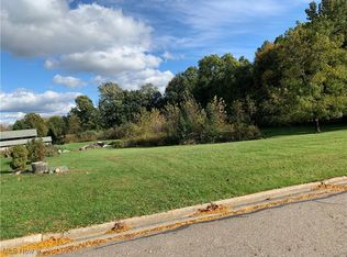 4 Roydean Dr, North Canton, OH 44720