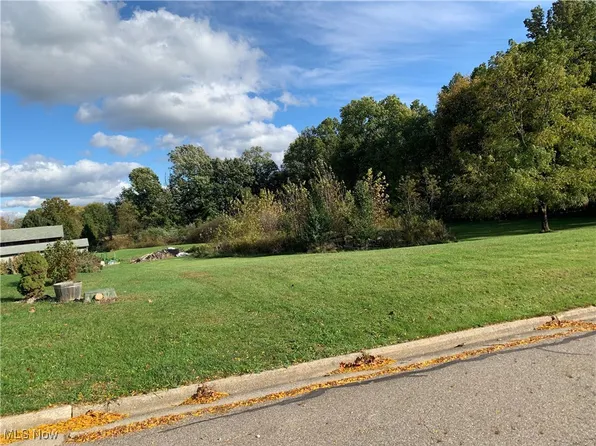 4 Roydean Dr, North Canton, OH 44720