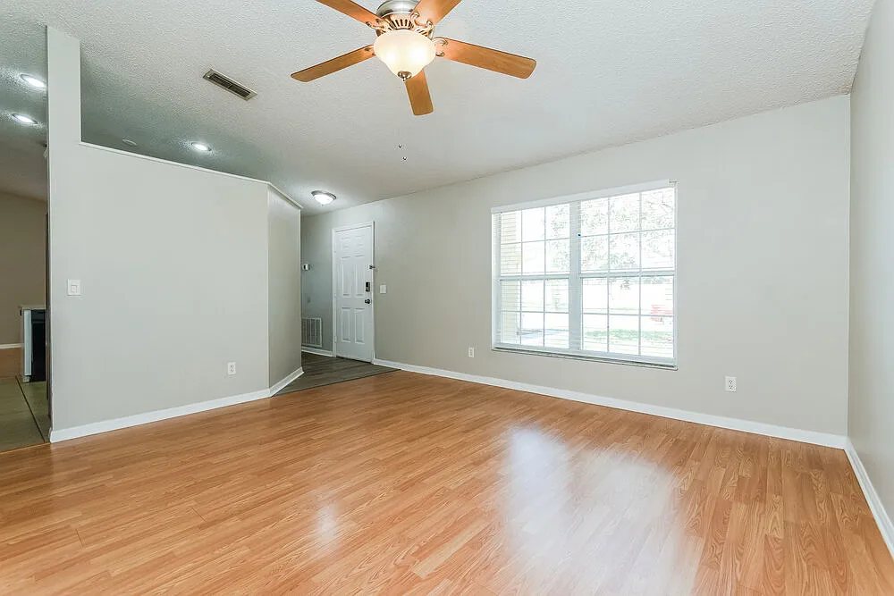 3 bed, 2.0 bath, 1567 sqft, $2,910 — Photo 3