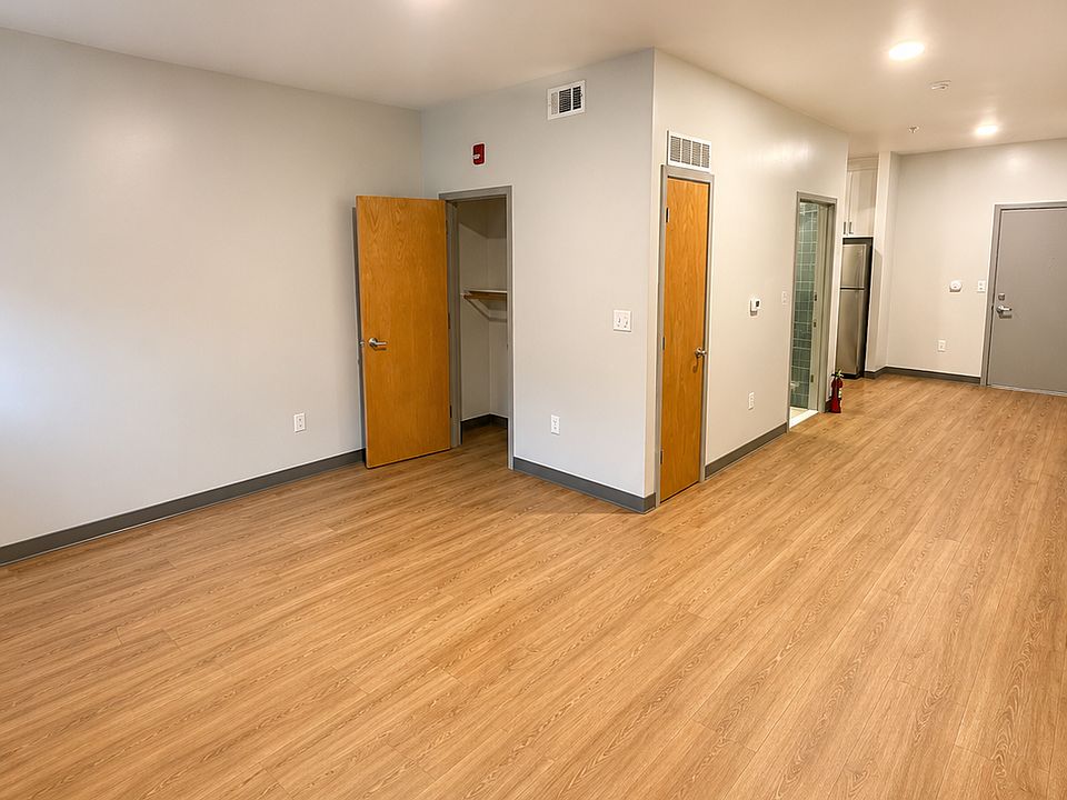 1st image of 422 Bolton Ave #1