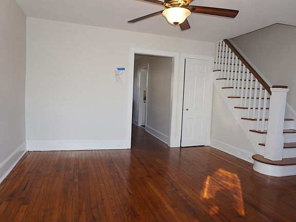 Livingroom
16' x 14'