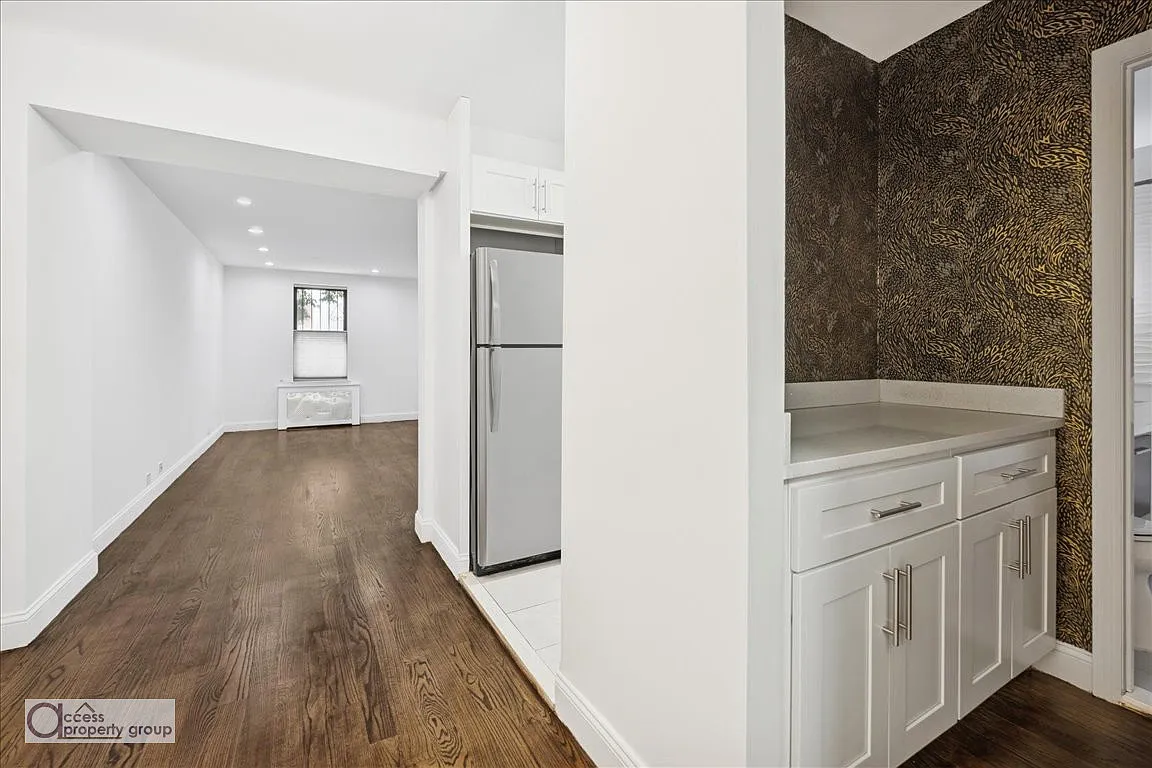 98 Park Terrace East — Photo 3