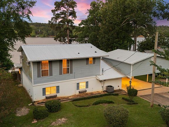 3rd image of 2118 W Lake Dr
