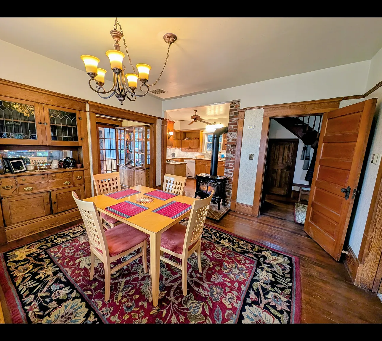 2202 Hoyt Ave — Photo 4