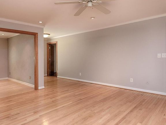3rd image of 146 Deerwood Ln