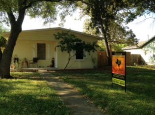 404 Polk St, Sabinal, TX 78881