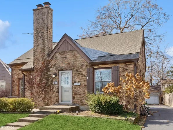 314 S Hi Lusi Ave, Mount Prospect, IL 60056