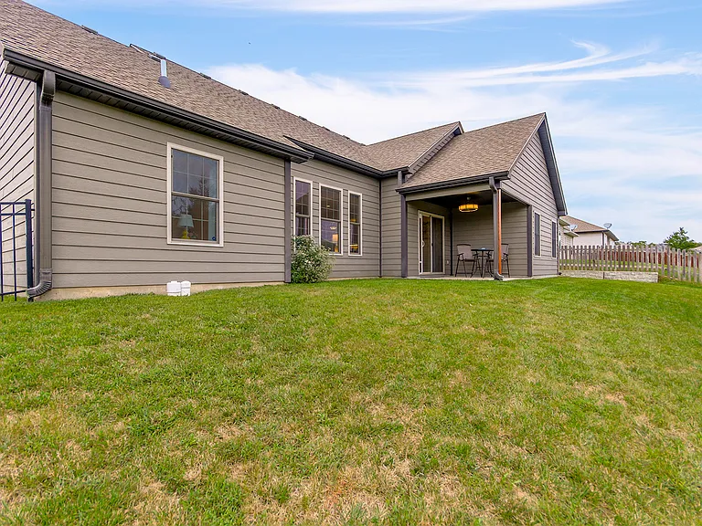 902 Rutland Dr — Photo 23