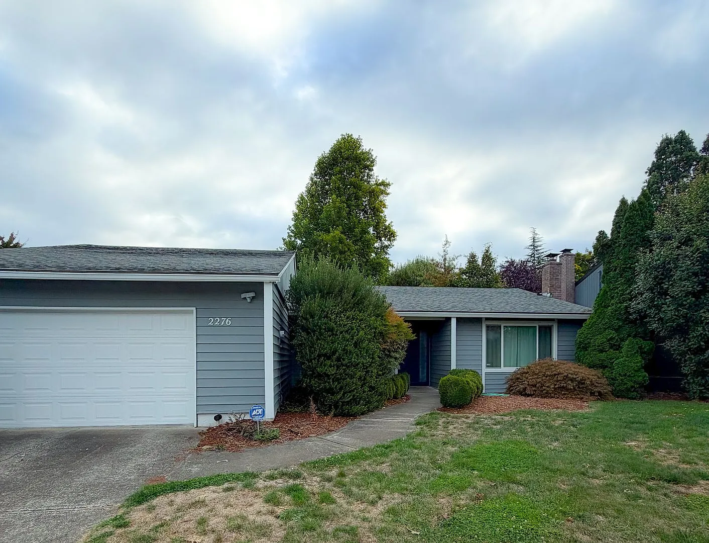 3 Bedroom West Salem Home with Large Fenced Backyard — Photo 1