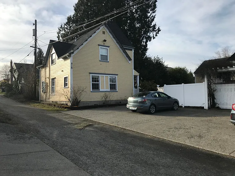 515 Foote St SW #4 — Photo 14