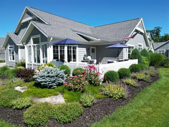 241 Janes View Dr, Holland, MI 49424