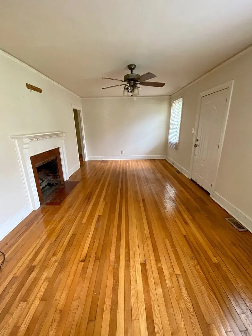 Spacious 2 bedroom home — Photo 3