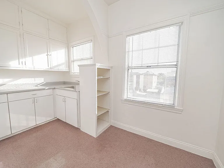 544 37th Street — Photo 9