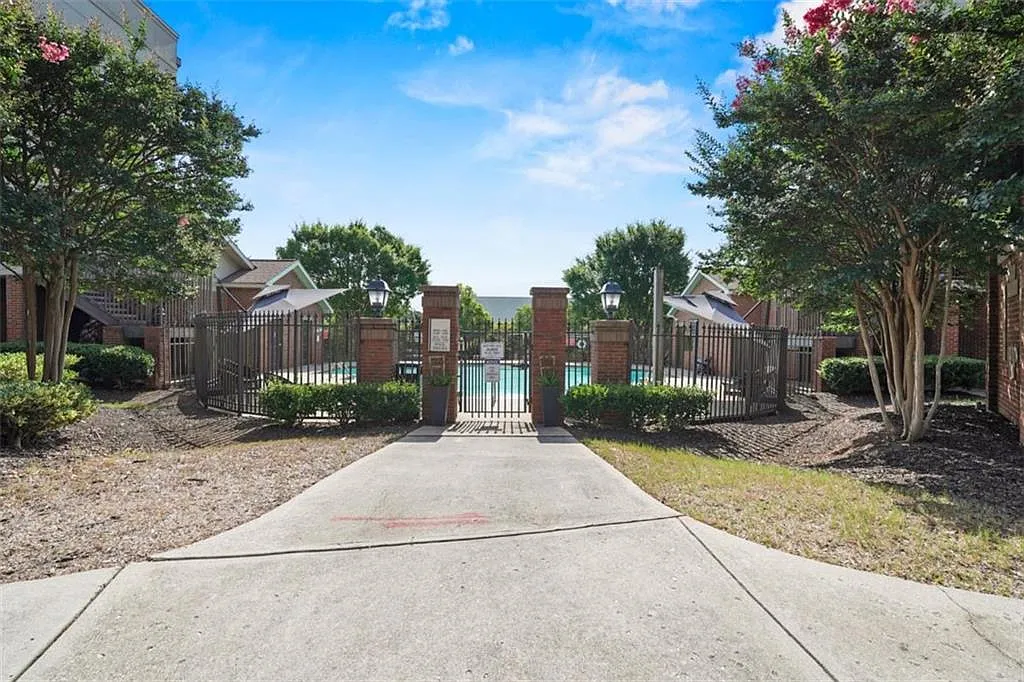 1 bed, 1.0 bath, 696 sqft, $1,650 — Photo 4