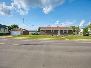 115 E 25th St, Hibbing, MN 55746