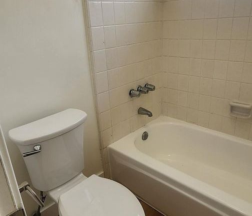 4th image of 4015 W 132nd St #119