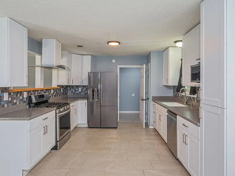 804 Sparkleberry Cv — Photo 10
