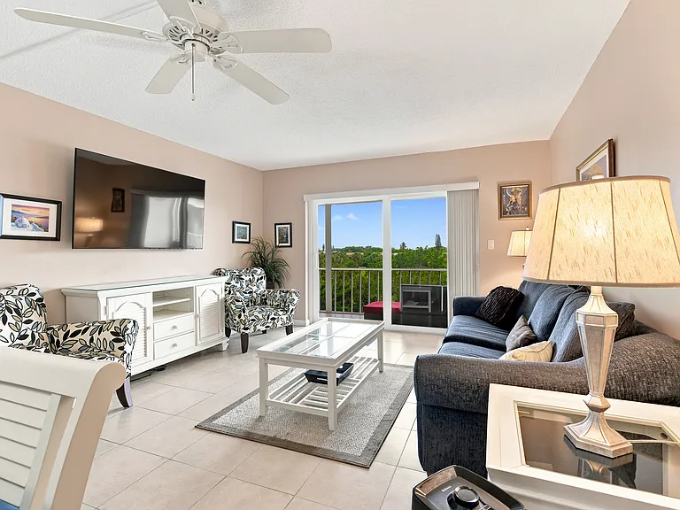 950 Hillcrest Dr #507 — Photo 3