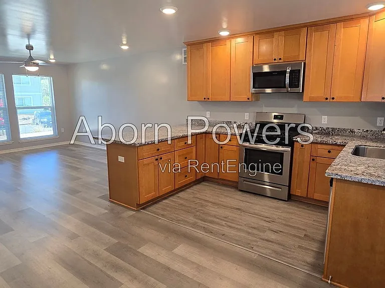 575 Racquet Way #B — Photo 8