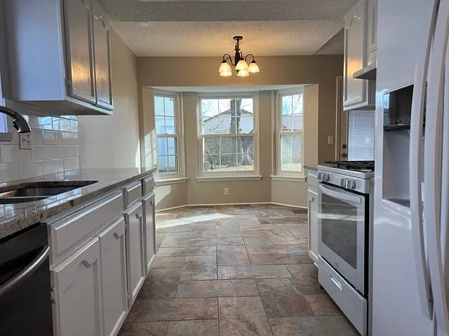 1901 N Butternut Ave — Photo 5