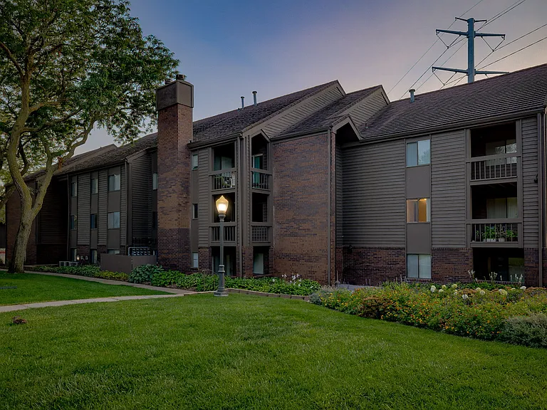 Lake Candlewood Apartments — Photo 25
