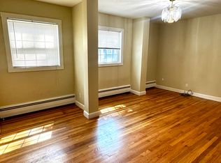 17 Hewlett St #1, Roslindale, MA 02131