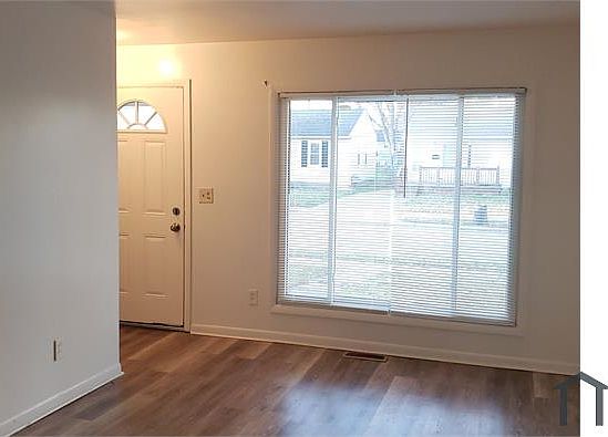 2nd image of 864 E Barrett Ave