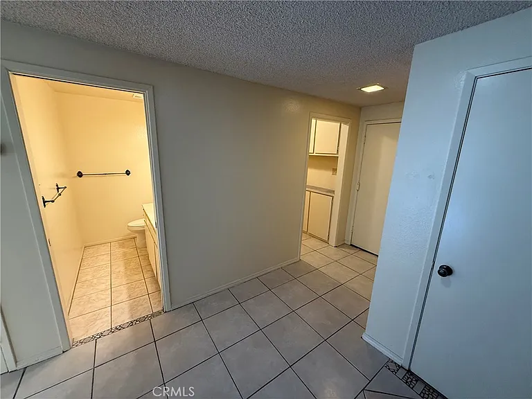860 N Glassell St — Photo 6
