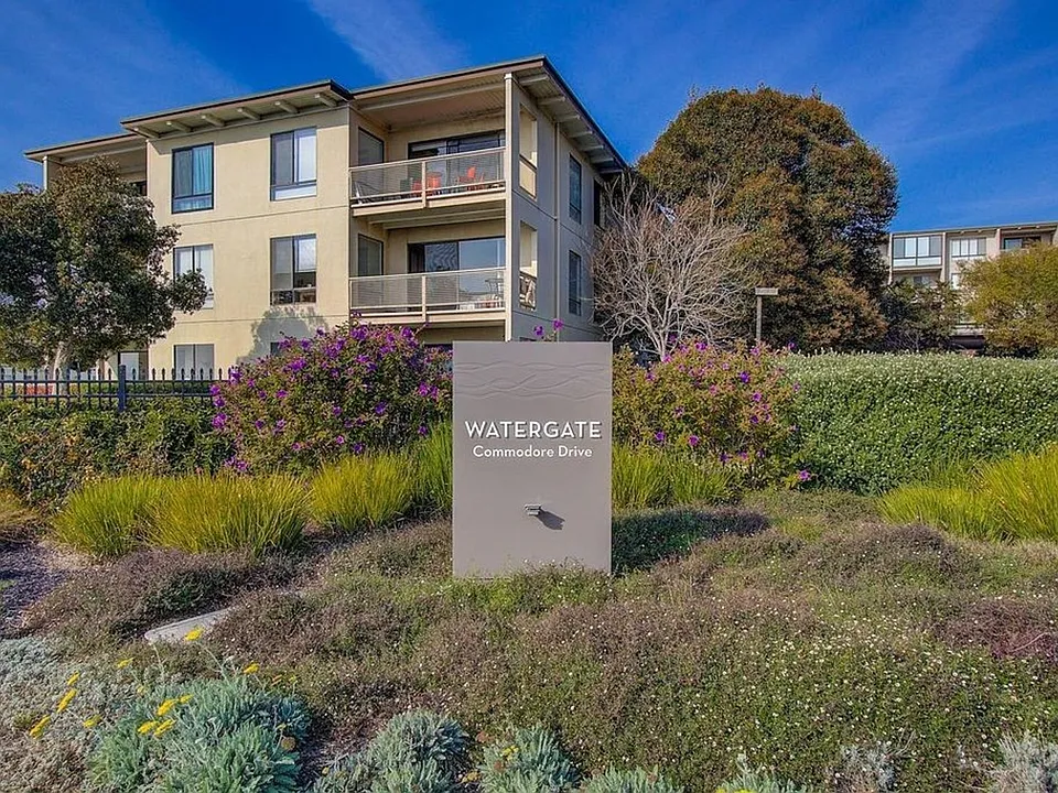 7 Commodore Dr #364