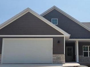 430 Hidden Creek Trl, Green Bay, WI 54303