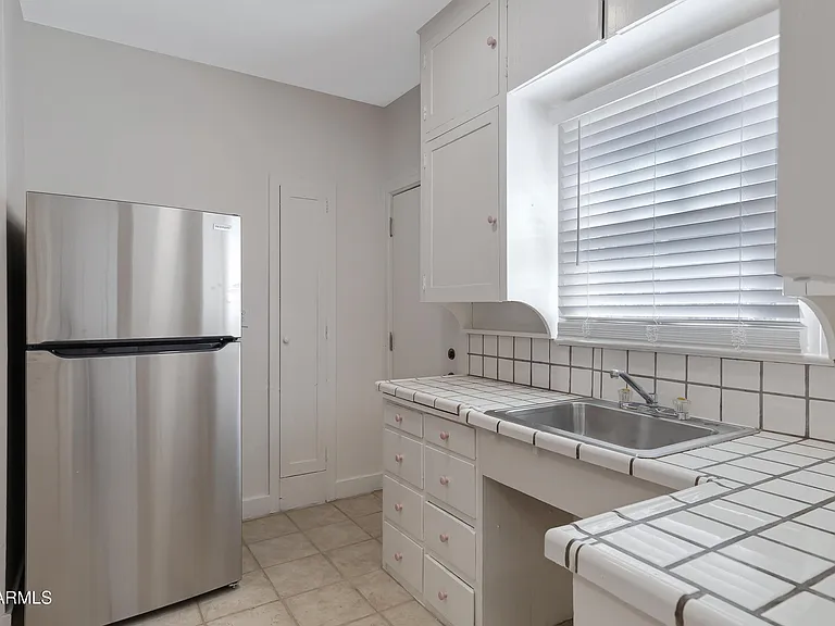 1112 E Portland St — Photo 7
