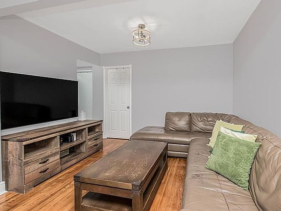 4th image of 6535 Broadway APT 4G