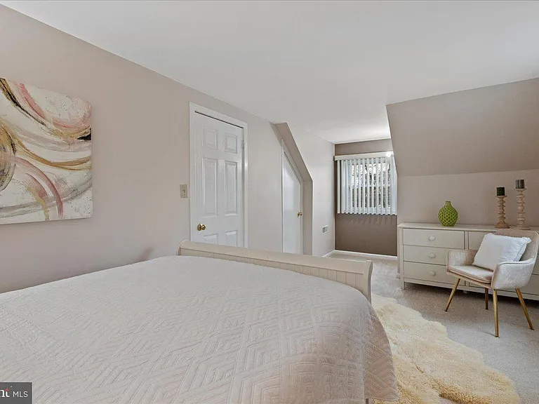 394 Franklin Ave — Photo 22
