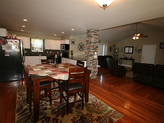 5th image of 402 Harrison Ln