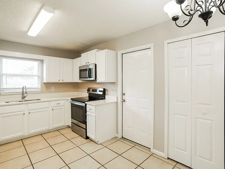 330 Canoe Cir — Photo 9