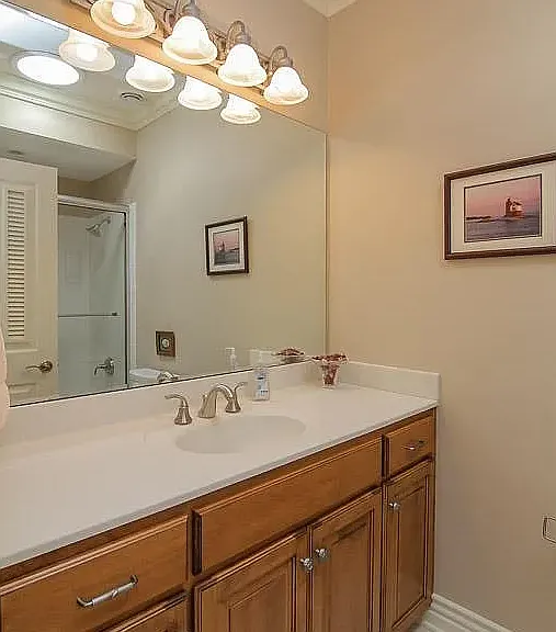 13204 Longwood Ln — Photo 36