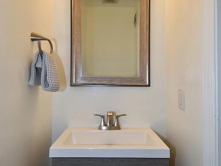 1117 Montello Ave NE — Photo 8