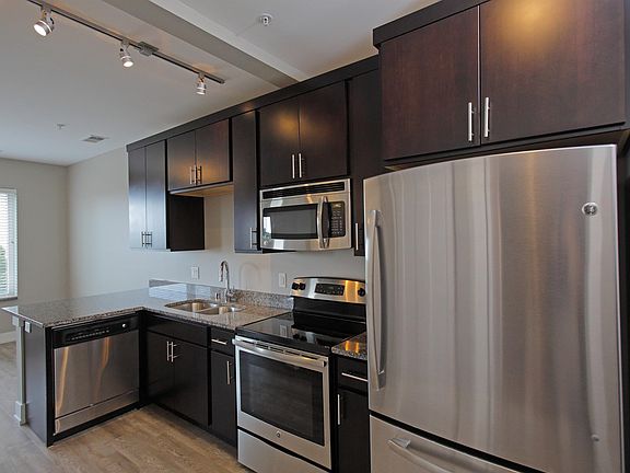 2nd image of 1809 N Cambridge Ave APT 207