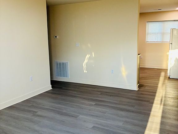 5th image of 206 Lambson Ln
