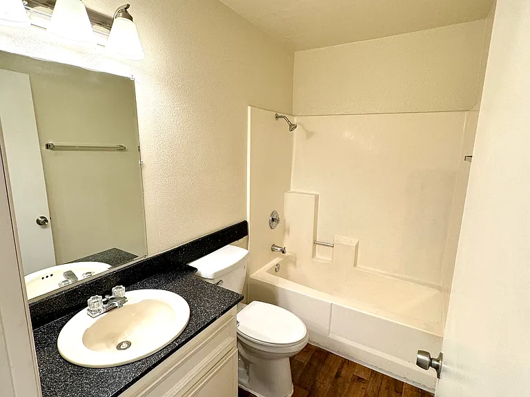 Martin Woods Apartment Homes — Photo 17