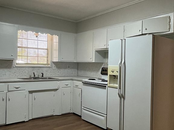 5th image of 2305 Woodrow St