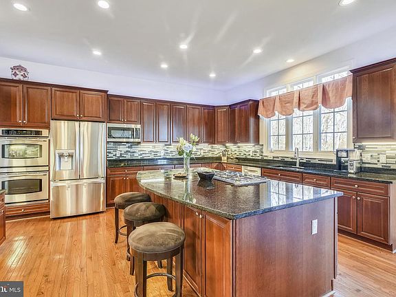 3rd image of 38272 Parnell Ct