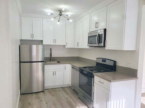 4th image of 4540 Hazeltine Ave APT 4