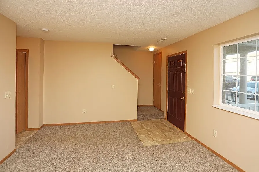 3 bed, 1.5 bath, 884 sqft, $1,210 — Photo 4