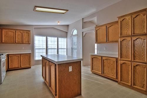2nd image of 498 Venecia Dr