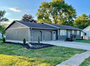 215 N 6th Ave, Sheldon, IA 51201