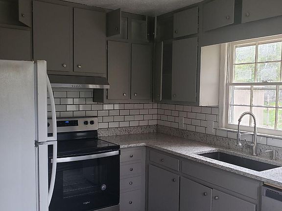 2nd image of 121 Oliver Dr