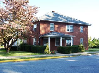 24 W Lincoln Ave, Lititz, PA 17543